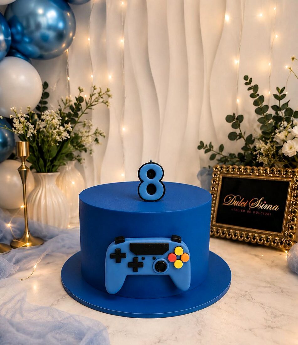Tort albastru cu decor inspirat de un controller de gaming